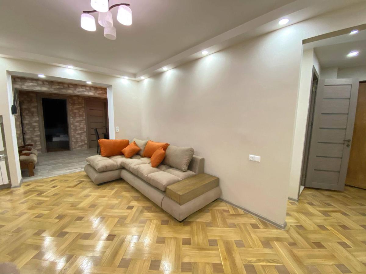 Superior Apartment On Kostava Tbilisi Ngoại thất bức ảnh