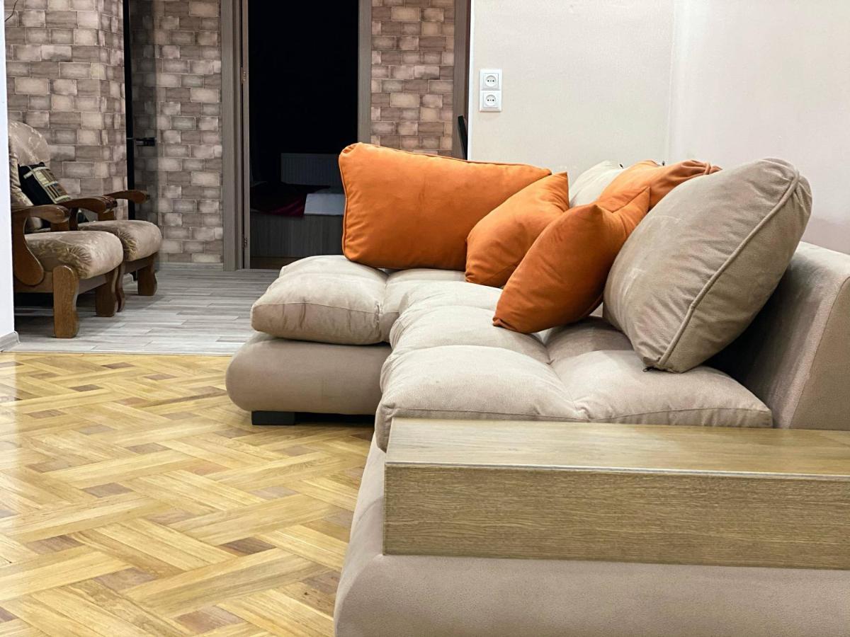 Superior Apartment On Kostava Tbilisi Ngoại thất bức ảnh