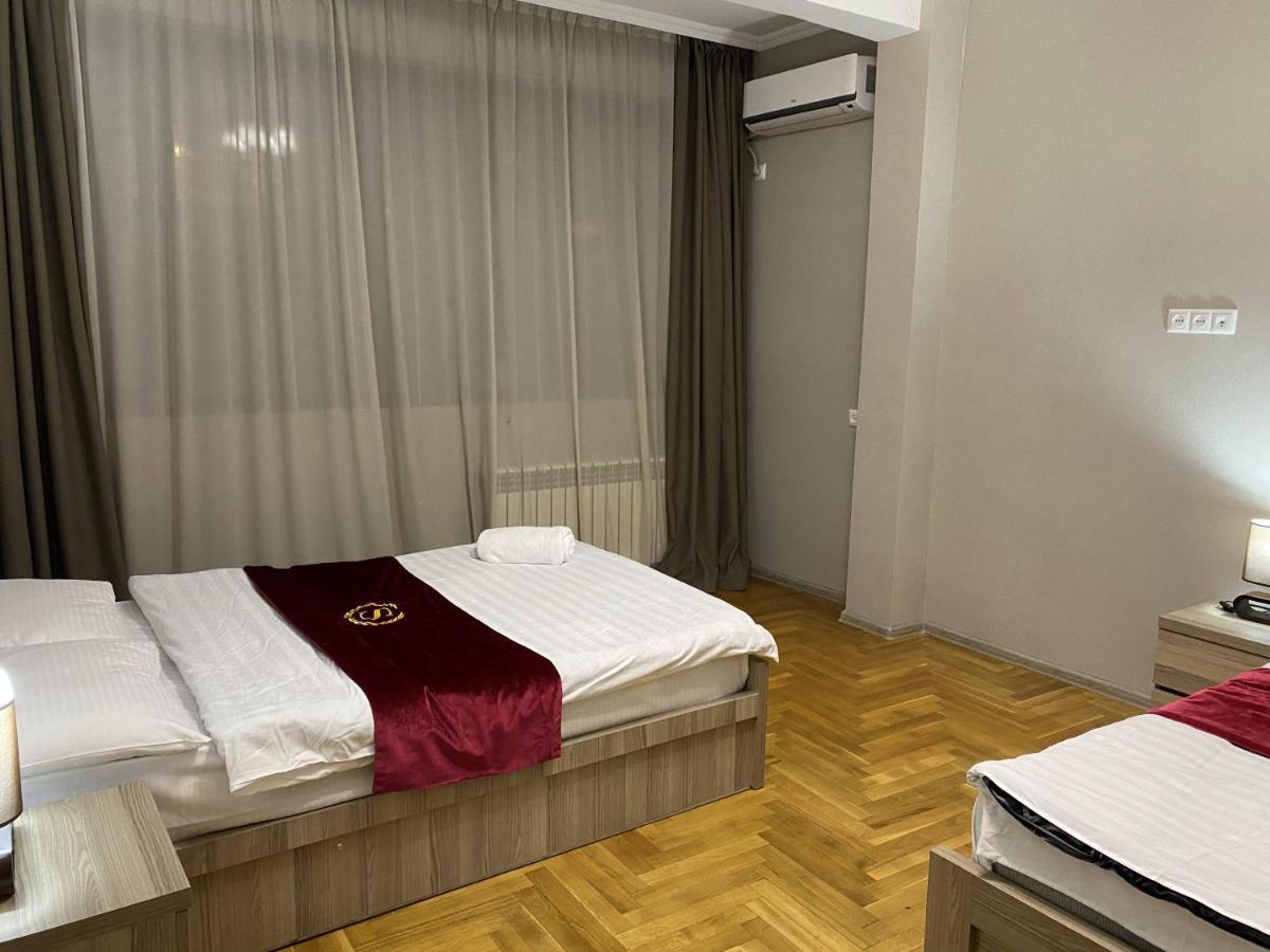 Superior Apartment On Kostava Tbilisi Ngoại thất bức ảnh
